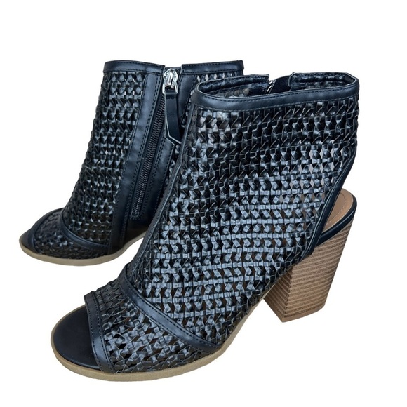 Size 6.5 Indigo Rd Road Black Faux Leather Mesh Woven Boho Bootie Block Heel - Picture 1 of 10